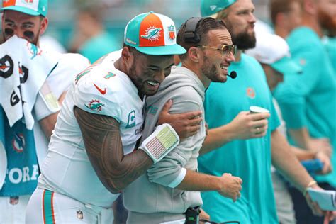 Photo Of Mike McDaniel As Broncos Ball Boy Highlights Inspirational Journey Of Dolphins' Head ...