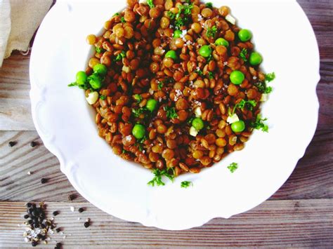 Garlicky Brown Lentils Salad with Green Peas + Parsley // (Vegetarian) // | AlDente Gourmet