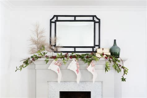 34 Easy and Elegant Christmas Mantel Ideas