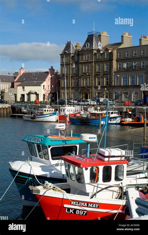 dh Kirkwall harbour KIRKWALL ORKNEY Kirkwall Hotel fishing boats alongside quay side ...