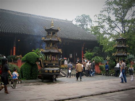 Temples in Chengdu - My China Experience 11 - Maria Abroad