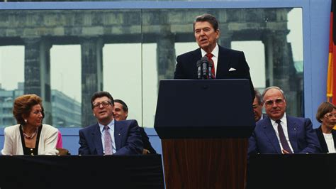 President Reagan challenges Gorbachev to "Tear down this wall" | June ...