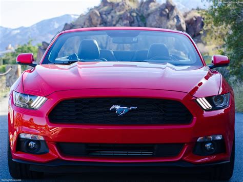 Ford Mustang Convertible (2015) - picture 42 of 58