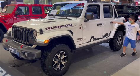 2023 Jeep Rubicon Vs Sahara: Which One Comes Out On Top? - Jeep Runner