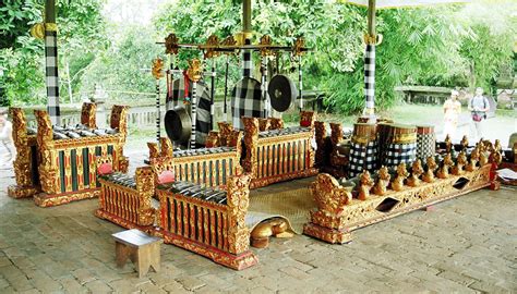 BALINESE GAMELAN (Bali) Gamelan Bali is one of the types that exist in ...