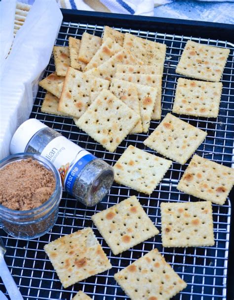 Italian Seasoned Saltine Crackers - 4 Sons 'R' Us