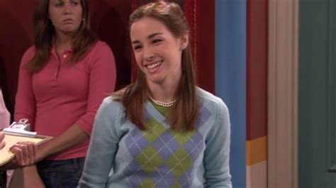 The blue sweater jacquard Mindy Crenshaw (Allison Scagliotti) in Drake ...