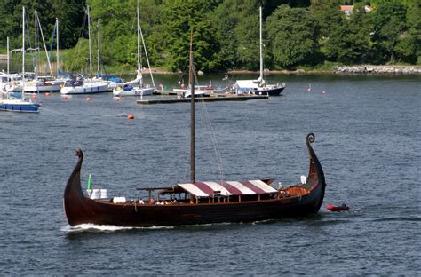 File:Viking ship in Stockholms strom.jpg - Wikimedia Commons