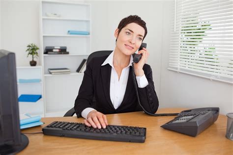 How a Phone Answering Service Can Benefit a Web Design Business