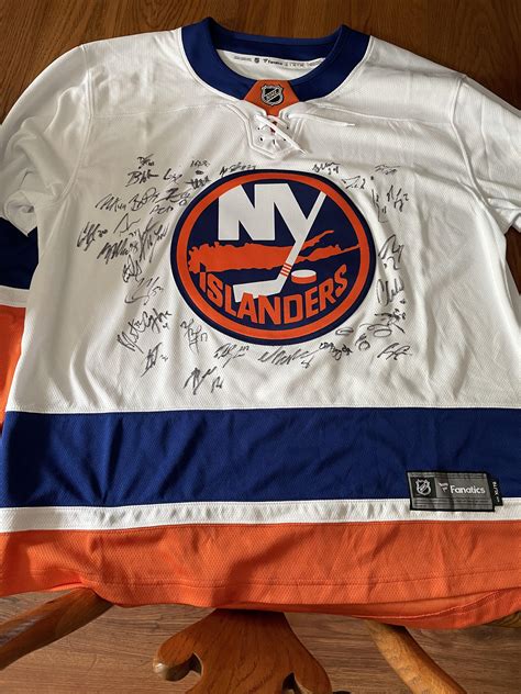 New York Islanders Team Signed 2020-2021 Jersey : r/hockeyjerseys