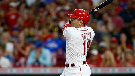 Joey Votto leads the Reds to big win over Chicago Cubs