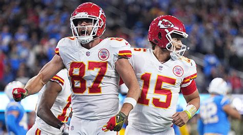 Travis Kelce's Patrick Mahomes Impression On SNL Is Going Viral ...