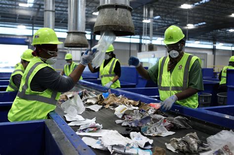 North Texas Recycles: Inside the Plano Recycling Center | Planet ...