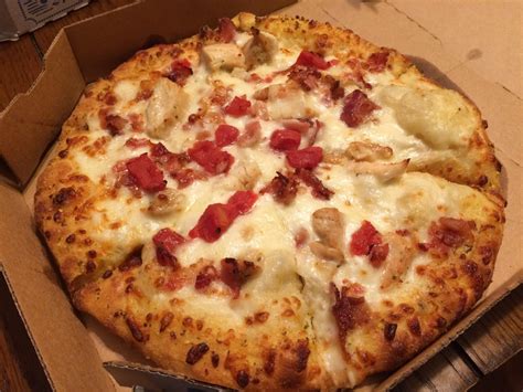 domino's chicken bacon ranch pizza