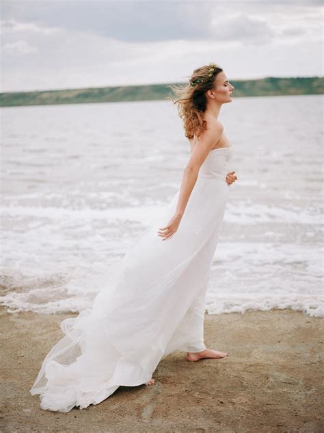 20 Gorgeous Beach & Destination Wedding Dresses from Etsy | SouthBound Bride