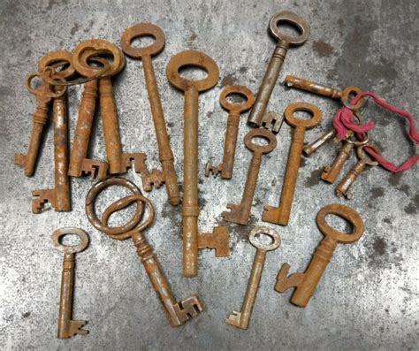 Lot Of Vintage Antique Skeleton Keys Barrel Mortise Door Cabinet ...