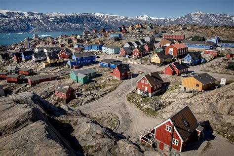 Colourful houses in Uummannaq in Greenland. Photo by Mads Pihl.