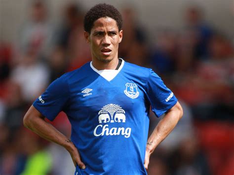 Everton's Steven Pienaar to miss start of the Premier League season | theScore.com