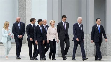 Japan G7 Summit: World leaders visit Hiroshima memorial in shadow of ...