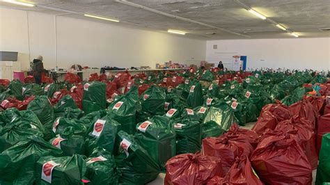 Salvation Army distributes Christmas gifts to 560 families in need