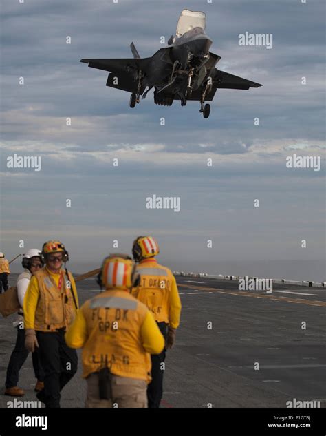 Uk aircraft carrier f 35 hi-res stock photography and images - Alamy