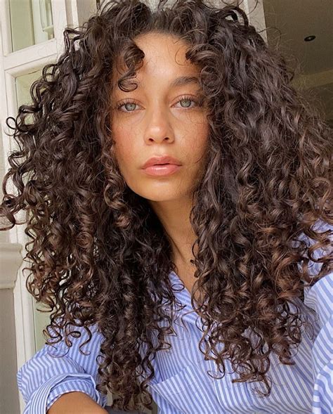 18 Stunning Hairstyles with Curly Curtain Bangs