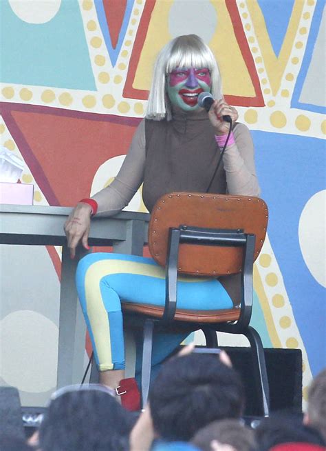 Brace yourself! Photos of Sia's uncovered face might make your mind explode