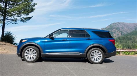 2020 Ford Explorer Hybrid: Beautiful in blue - CNET