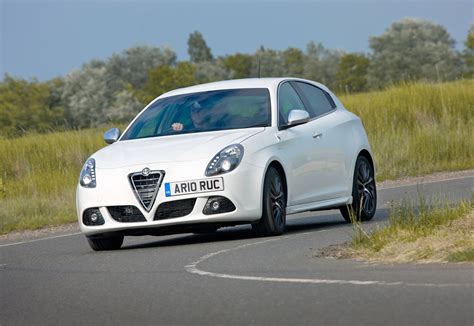 Alfa Romeo Giulietta Review (2020) | Parkers