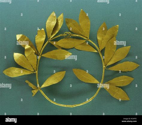 Laurel wreath gold hi-res stock photography and images - Alamy