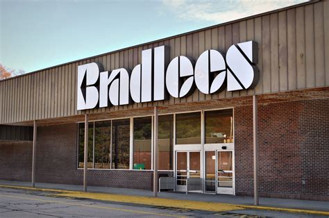 Bradlees Department Store closed in NJ EARLY 1990's/ (Vacant ...