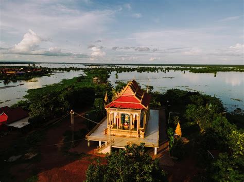 Temple on an Island in Thailand · Free Stock Photo