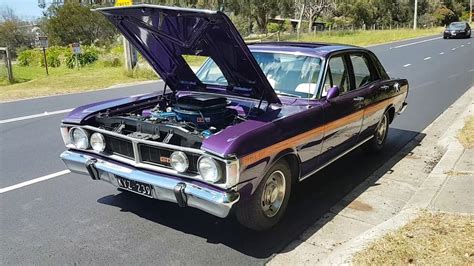 1971 Ford Falcon XY GT - Wild Violet - gold concentrating