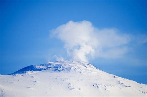 Visit Antarctica: Mount Erebus volcano features an active lava lake ...