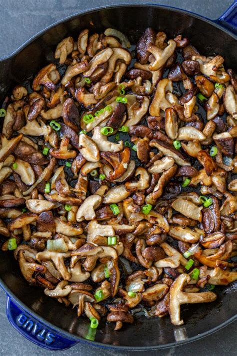 Shiitake Mushrooms Recipe (Quick & Easy) - Momsdish