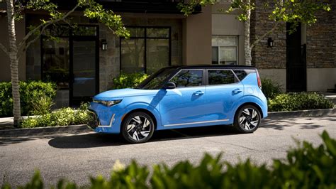 2023 Kia Soul vs. 2023 Subaru Crosstrek Comparison - Kelley Blue Book