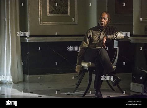 THE EQUALIZER (2014) DENZEL WASHINGTON ANTOINE FUQUA (DIR Stock Photo ...