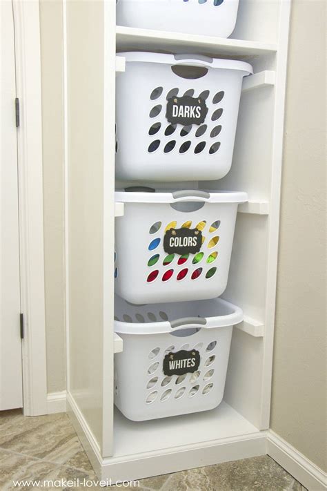 DIY Built In Laundry Basket Organizer ランドリールームの整理, ランドリールームのデザイン, 車庫 ...