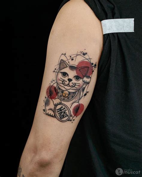 Maneki Neko Tattoos Explained: Origins, Meanings & Symbols