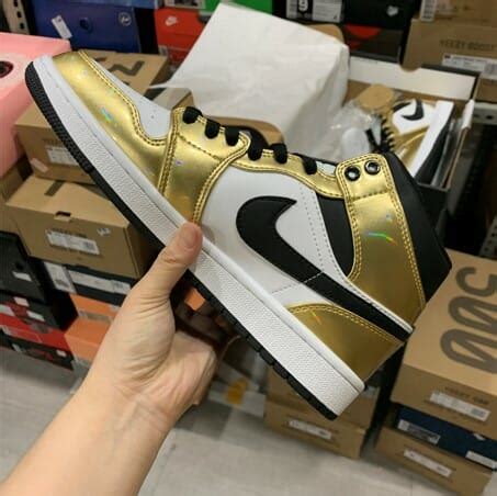 Air Jordan 1 Mid SE Metallic Gold - Top Smart Design