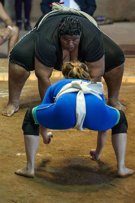 Women kicked out of sumo ring — despite helping with a medical emergency