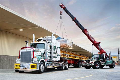 KENWORTH PRIME MOVER DELIVERS ONE-OF-A-KIND CRANE TO PACCAR AUSTRALIA FACILITY - Kenworth Australia