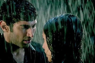 Aashiqui 2 Ramance Scene in Rain | Aashiqui 2 Hot Love Scene | Share ...