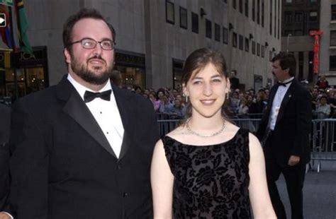 American actress Mayim Bialik and her divorce from her ex-husband ...