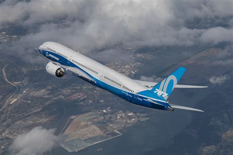 Flyingphotos Magazine News: Boeing 787-10 Dreamliner Completes First Flight