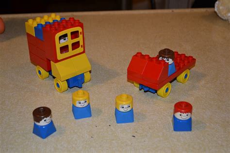 DSC_0295 | duplo cars and people from sunnyside | rowdymike18 | Flickr