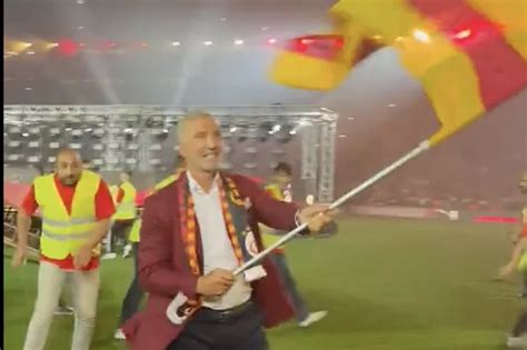 Graeme Souness recreates iconic Galatasaray moment as he waves flag on the pitch - Daily Star