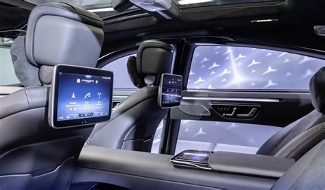 Watch The 2021 Mercedes-Benz S-Class' Augmented Reality HUD In Action ...