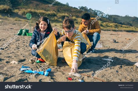 8,056 Picking Trash Beach Images, Stock Photos & Vectors | Shutterstock