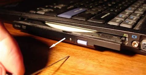 How to remove CD from failed optical drive – Inside my laptop